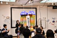 くす玉が割れた瞬間