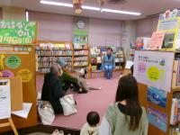 ストーリーテリングミニおはなし会の様子
