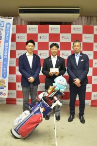 市長、畑谷さん、米田議員の写真