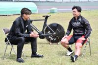笑顔で対談する糸井嘉男さんと南修二選手