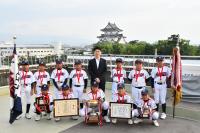 岸和田城を背景に集合写真