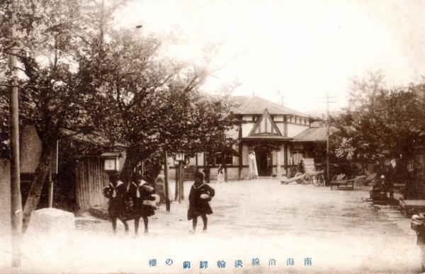 南海沿線淡輪駅前の櫻