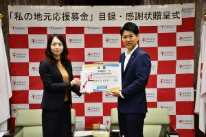 贈呈式の様子(1)