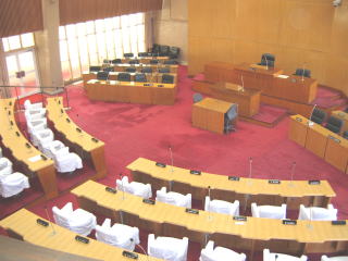 傍聴席からの議場